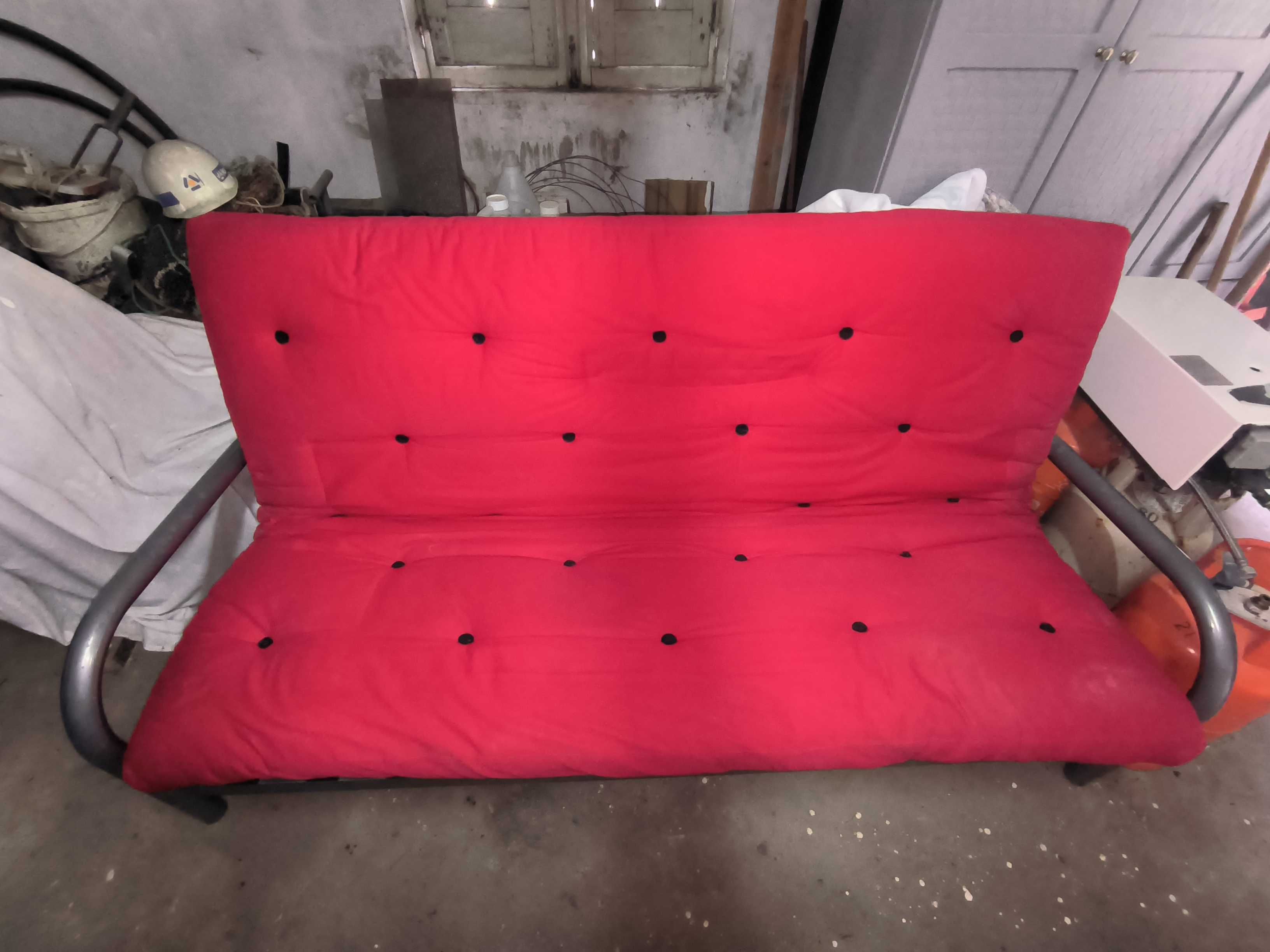 Sofá-Cama de Casal, com estrutura metálica e colchão
