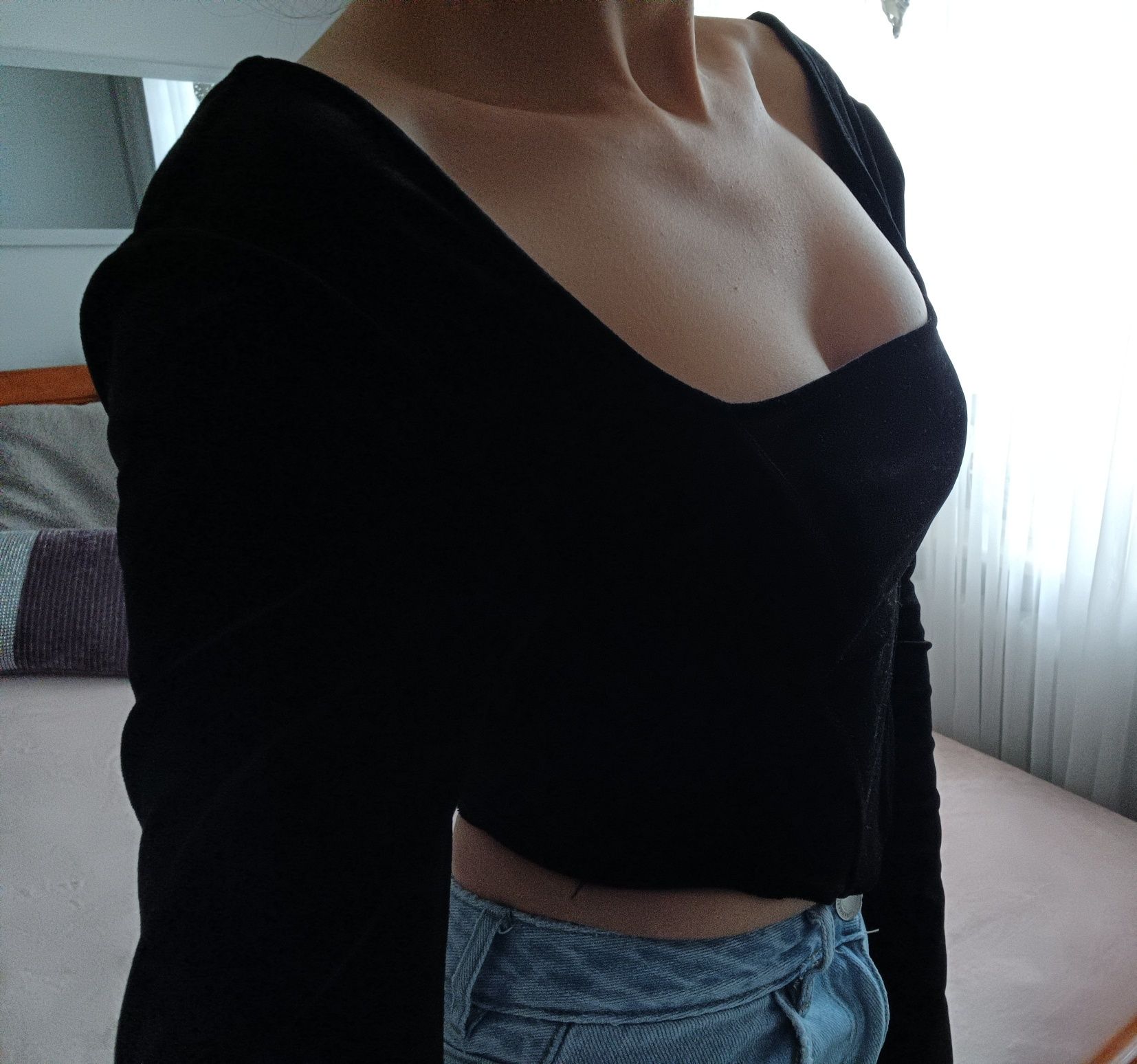 Top welurowy h&m z dużym dekoltem