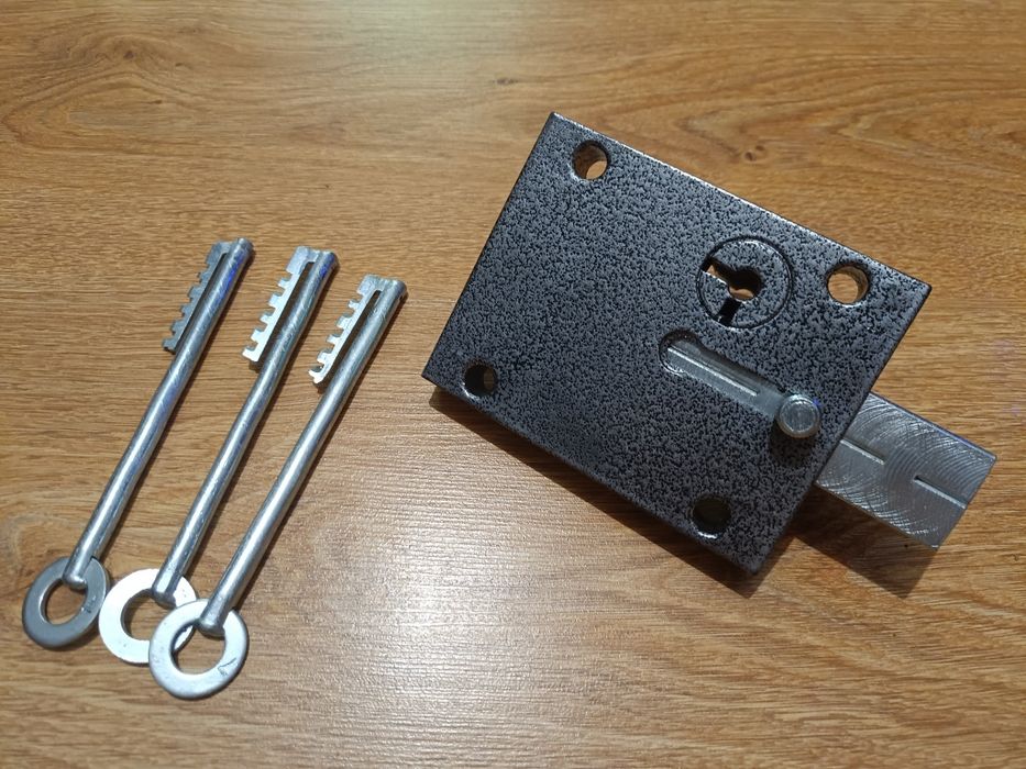 Гаражный замок 1 Ригельный крючок с направляющей