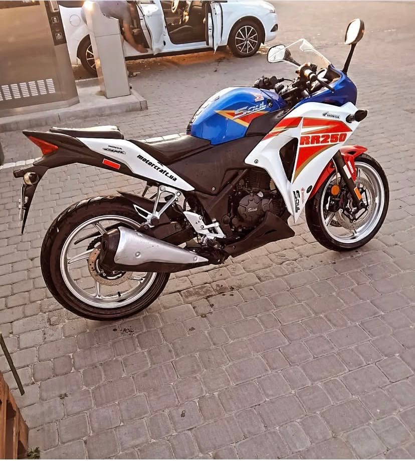 Продам мотоцикл стан 9з10 по кругу все ціле замінено цеп масло