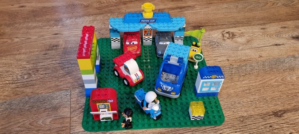 Zestaw lego duplo autka wyścig o złoty tłok plus policja, mata budowla