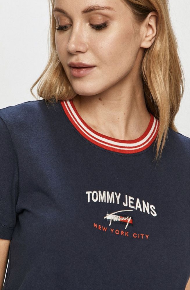 Футболка Tommy Jeans