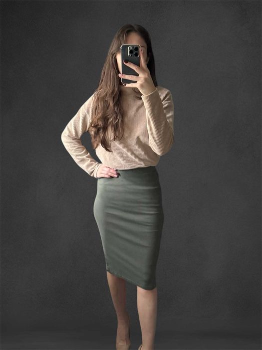 Spódnica z prązkowanej dzianiny SinSay