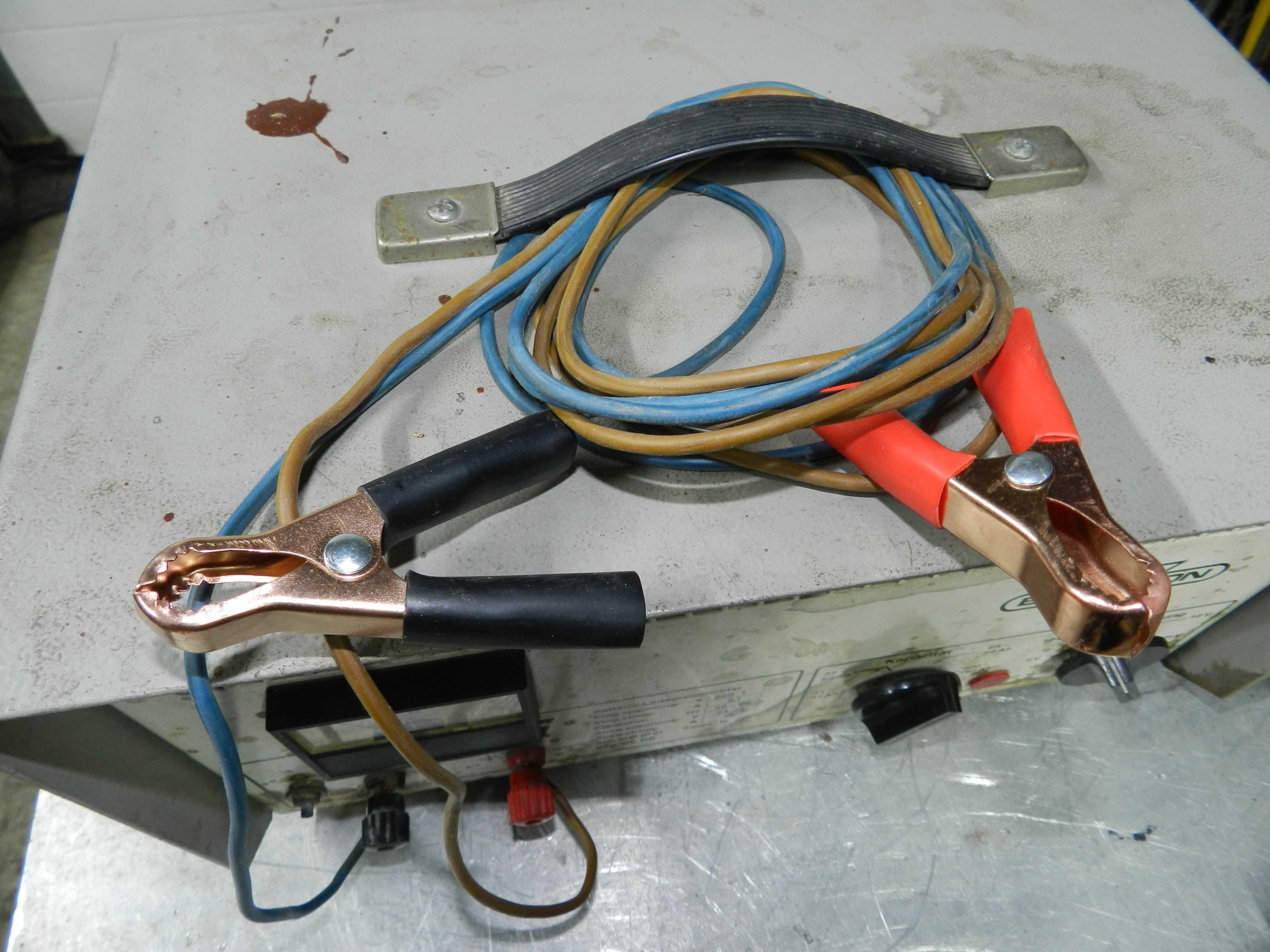 Prostownik Elektron WLG 4 z rozruchem 180 W