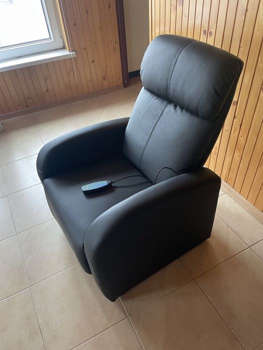 Fotel z wibromasażem sterowany pilotem, rozkładany