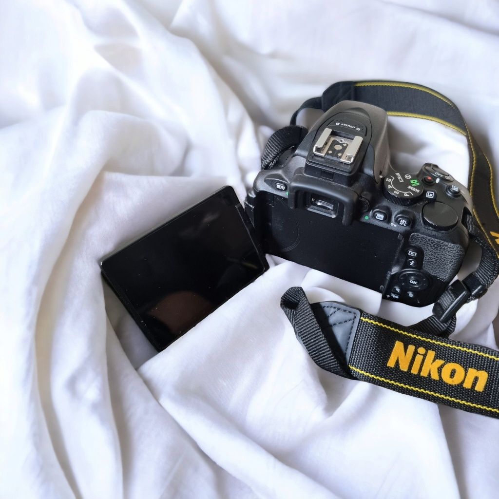 Camera NIKON D5600 (Com Acessórios)