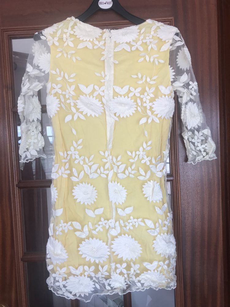 Vestido mini amarelo com renda