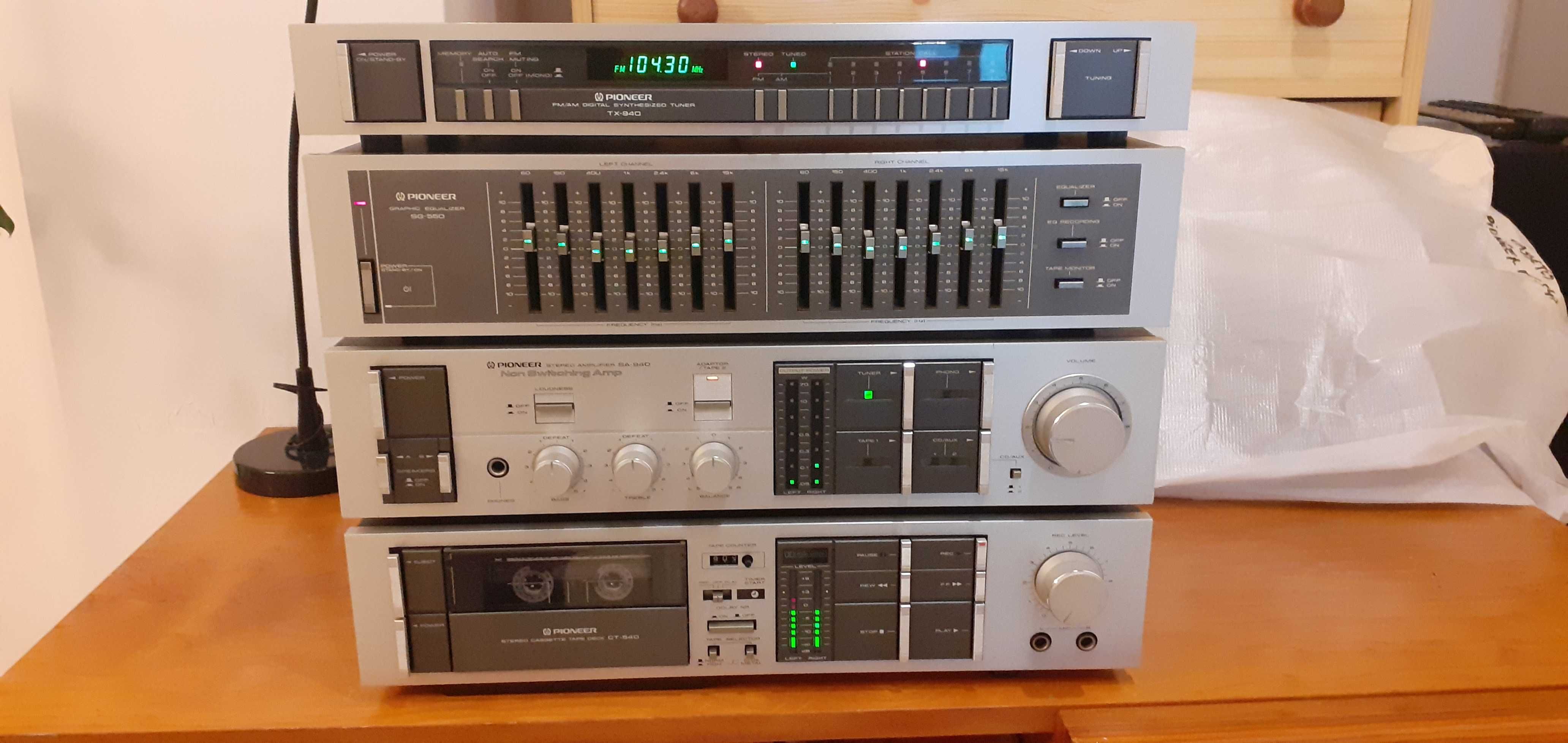 Aparelhagem Pioneer com colunas Aiwa