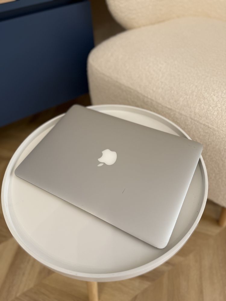 Macbook Air 13 2017 ( i5 ,8 gb Ram, 128 ssd , 91% акб )