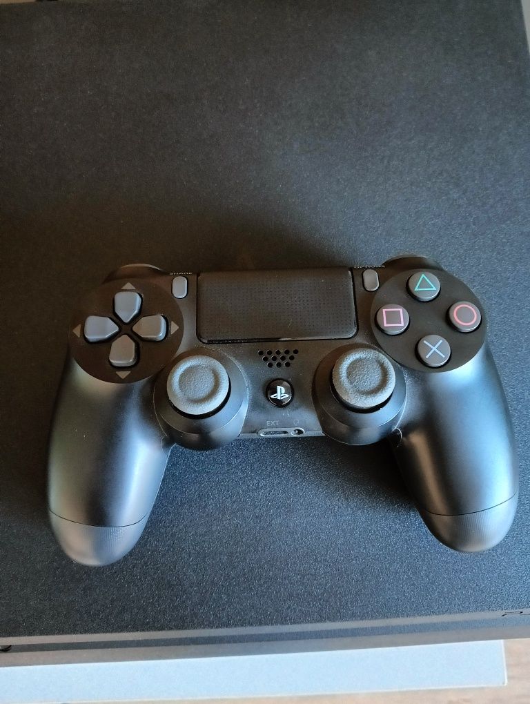 Konsola PlayStation 4