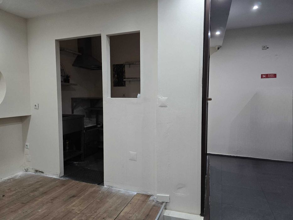 LOJA Centro do PORTO JUNTO AO MARQUÊS Rua da Constituição 45m2 c/copa