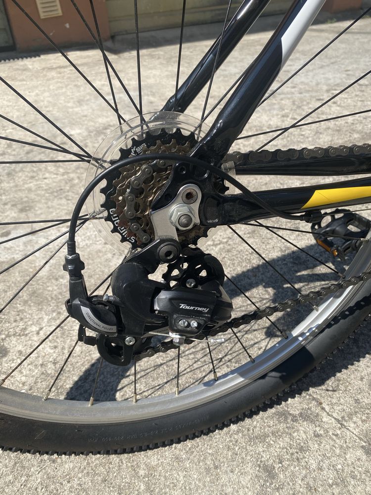 Bicicleta nova com banco para crianca