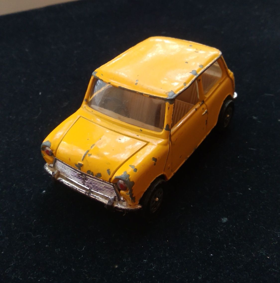 Раритетная Коллекционная машинка Corgi british leyland mini 1000 1:36