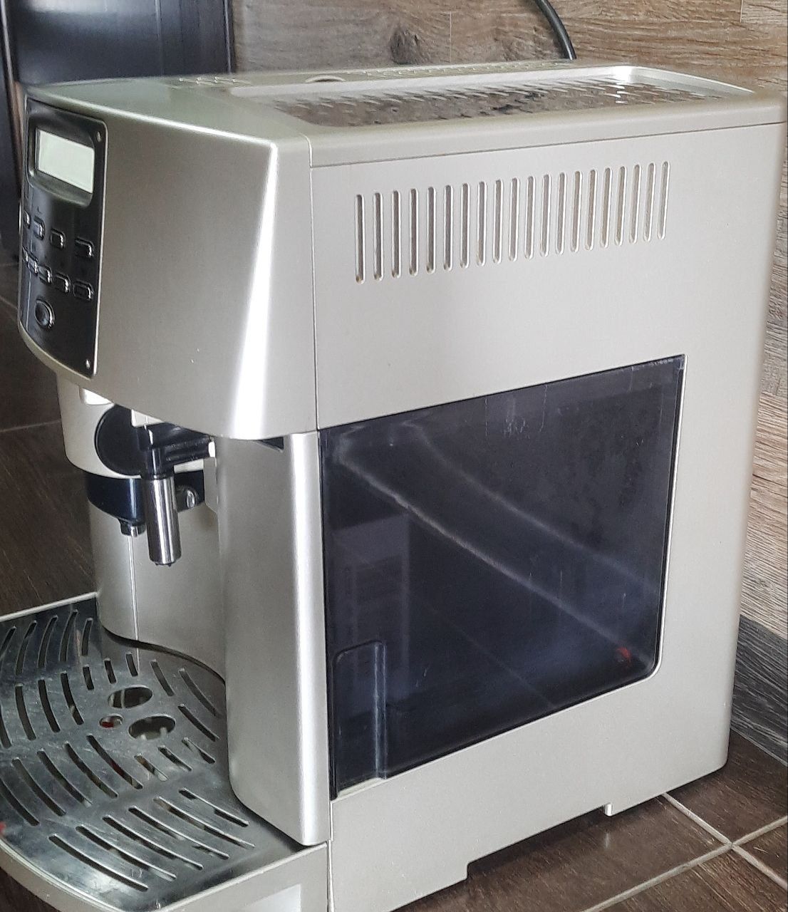 Кавомашина DeLonghi Magnifica Automatic cappuccino
