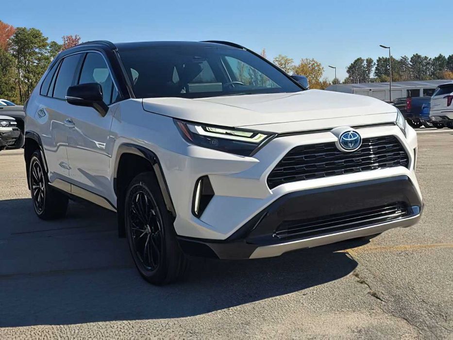 Toyota RAV4      2024