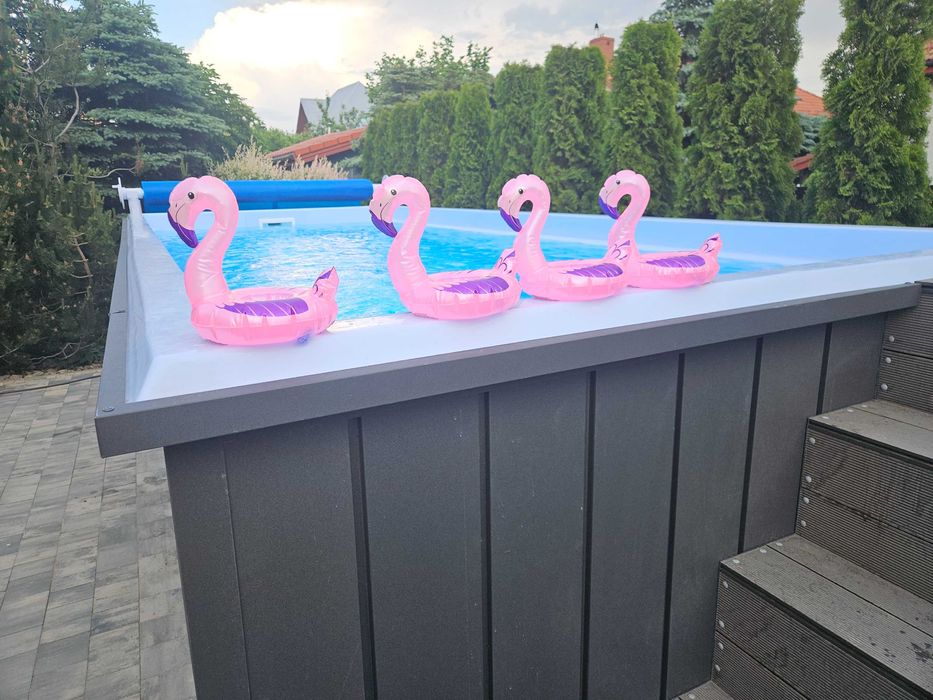 Dom 80 m2, 3 syp, salon z aneksem, 2 łazienki, plaża, balia, basen.