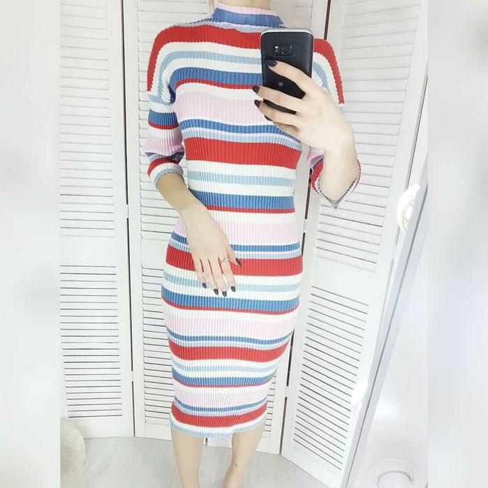 Сукня в'язана в рубчик у смужку