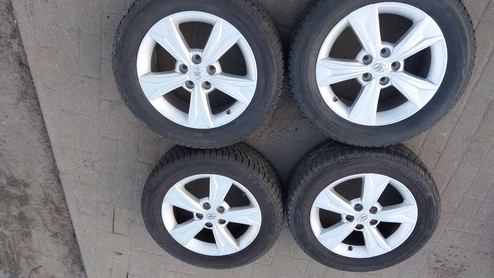 Komplet kol zimowych  Toyota OE PW457-10001 6.5&quot; x 17&quot; 5x114.3 ET45 corolla e21 auris chr opony 215/60r17
