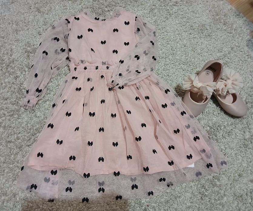 Pudrowy sukienka tiul Czarne kokardki wizytowa święta 98