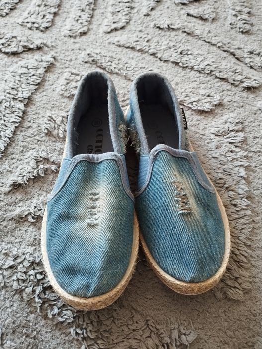 Макасіни, кросівки на дівчинку