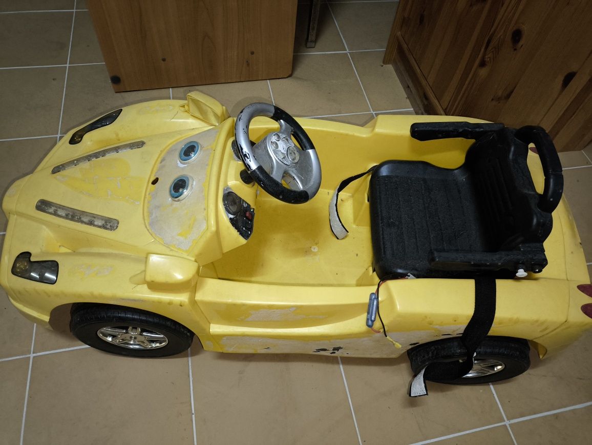 Auto na akumuator