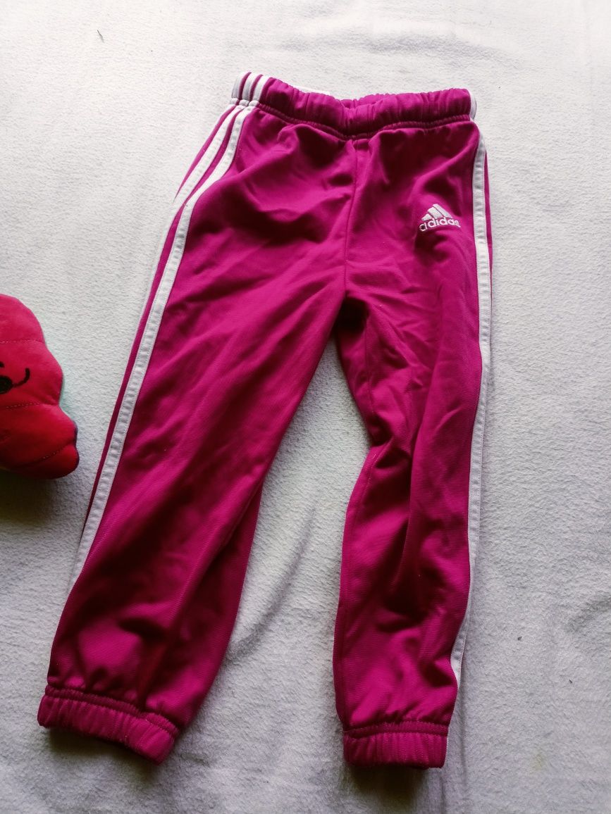 Różowe spodnie dresowe adidas 92