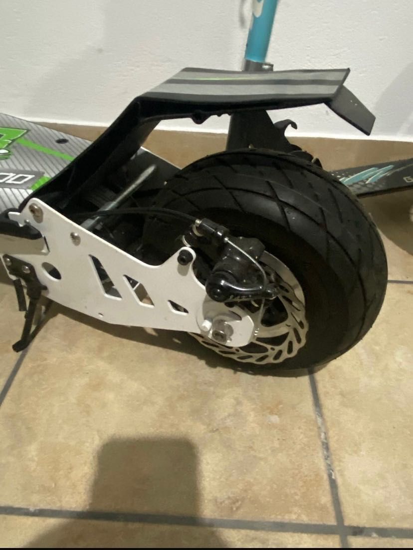 Trottinette eléctrica Uber Scoot S300