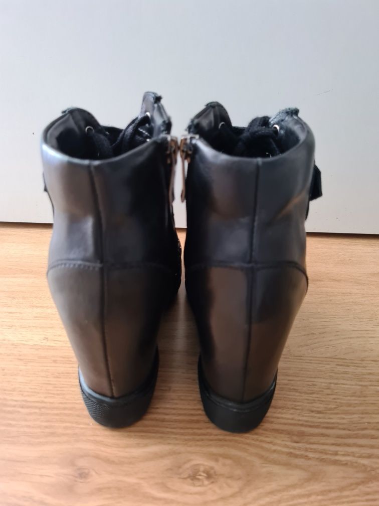 Buty na koturnie, botki Carinii by Maja Sablewska