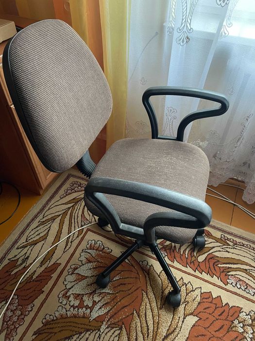 Fotel biurowy na kółkach