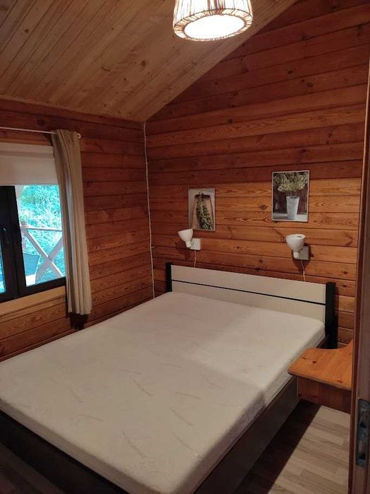 Drewniany domek z kominkiem, ładnym widokiem na jezioro, klima,