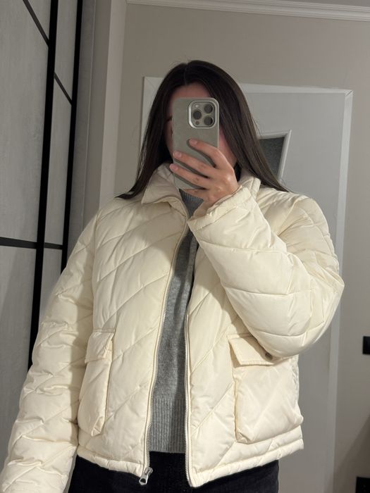 Куртка тепла, молочна.