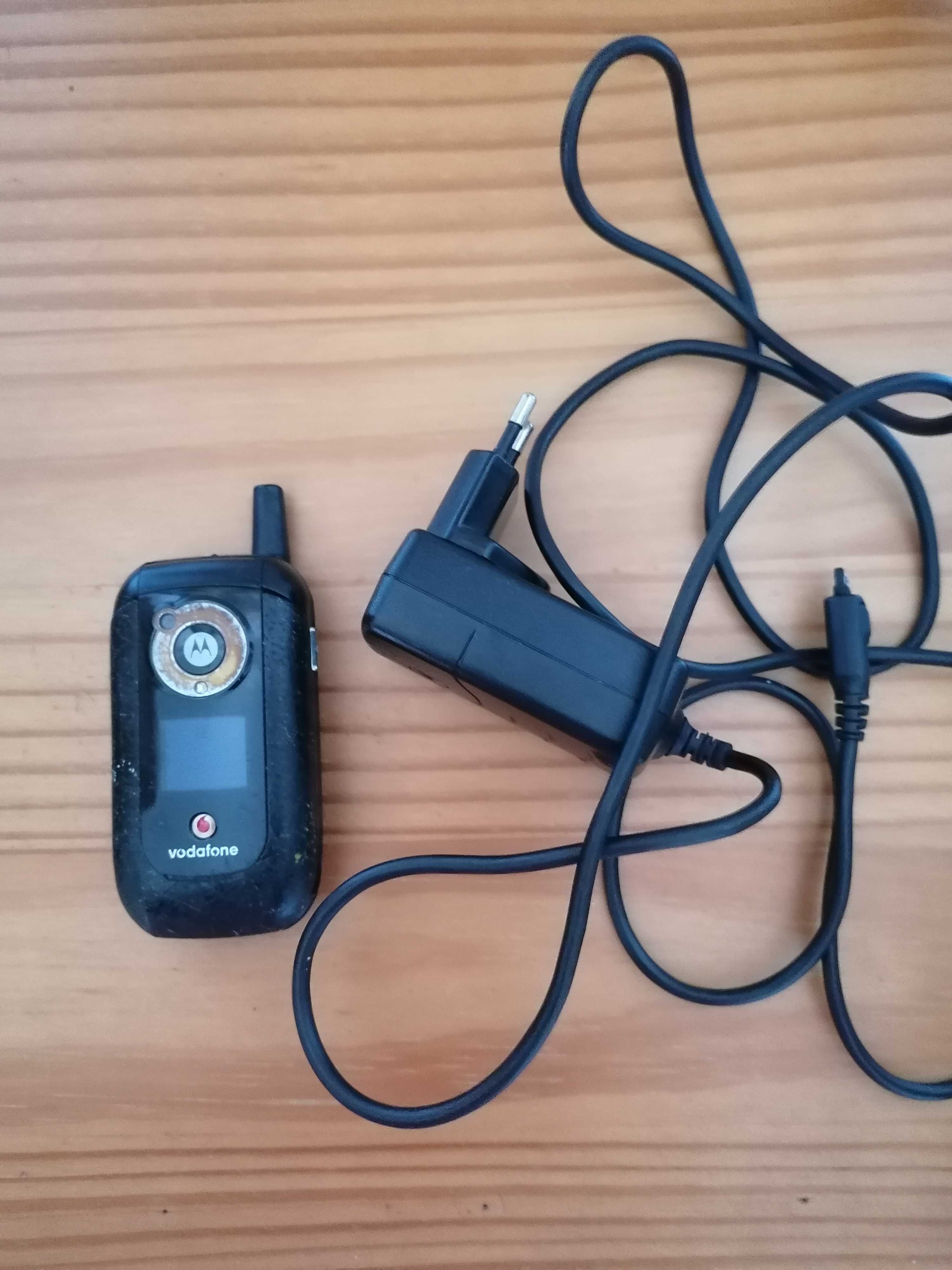 4 telemóveis + 1 MP3 + 1 MP4