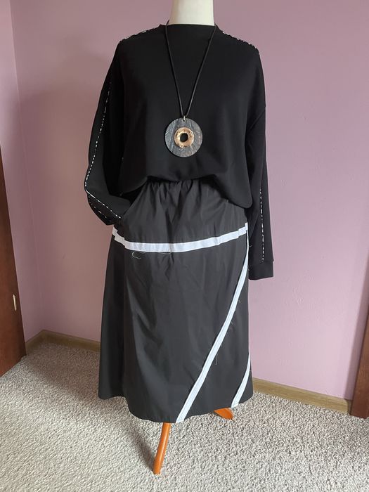 Spódnica tzw surowa 158c czarna z bialymi wstawkami 40/42/44/46