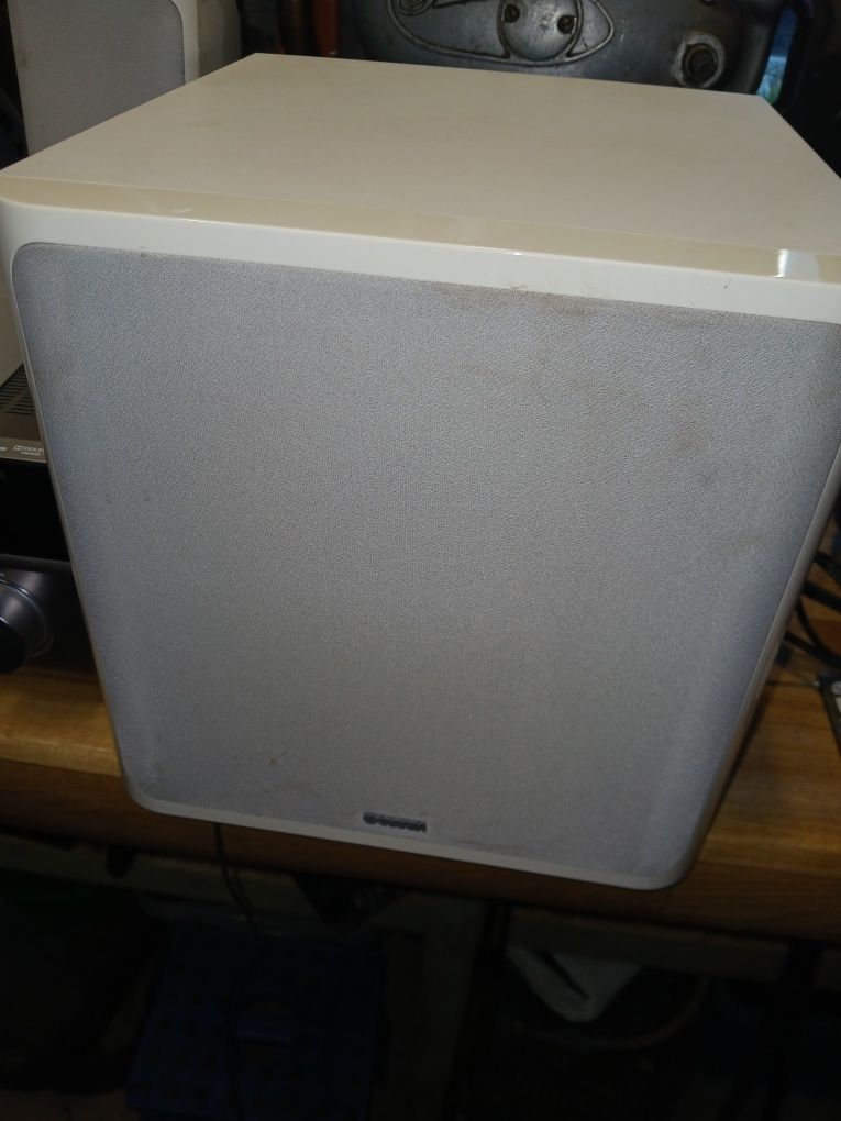 Amplituner Yamaha HTR-4065, subwoofer oraz satelitki.