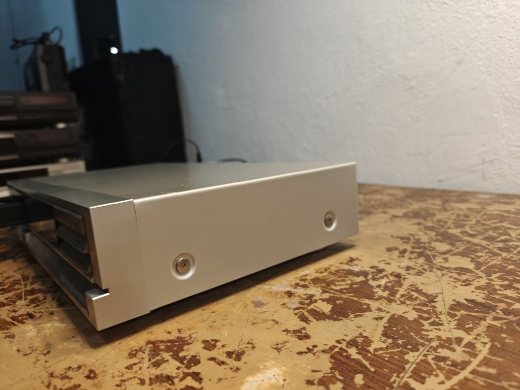 Odtwarzacz CD Technics SL-P220