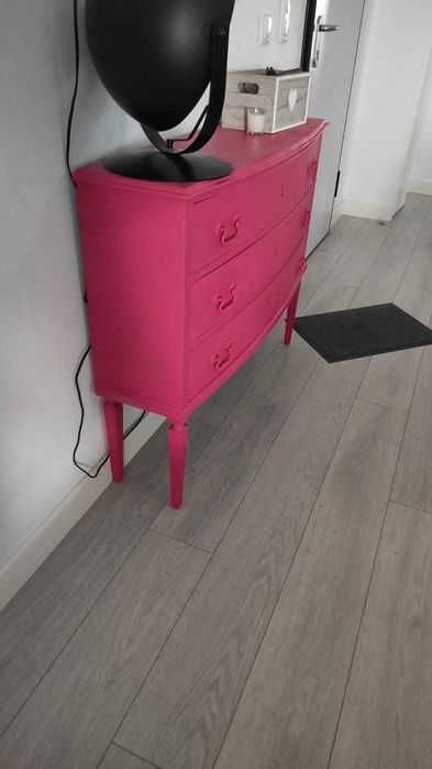 Aparador de sala vintage cor rosa
