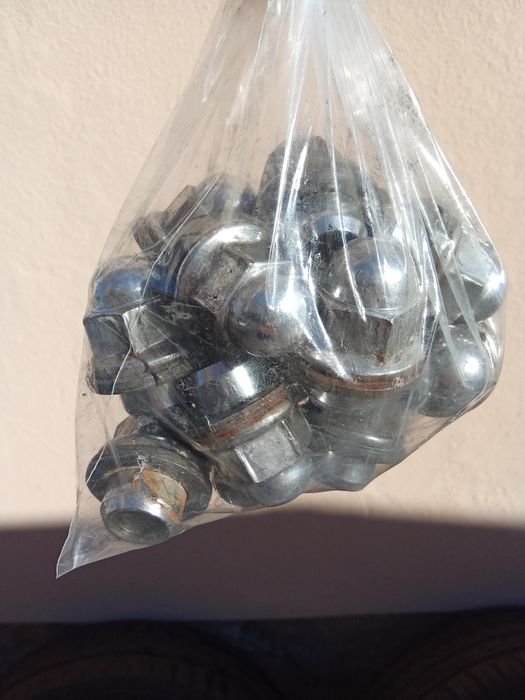 Vendo jantes 17 furação 5x114.3 com pneus 215/55  tudo impecável