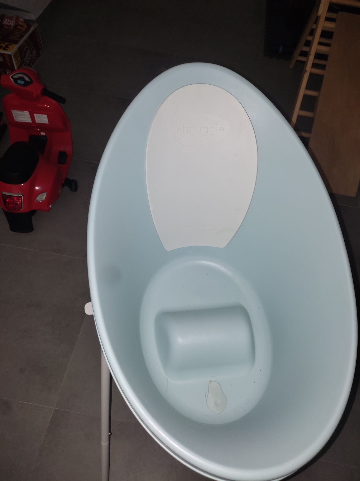Banheira Schnugle azul com suporte