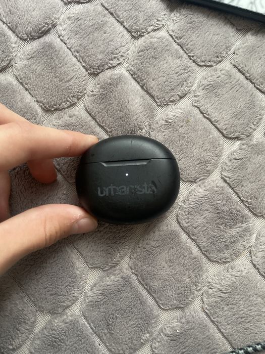 Навушники без про водні купляв у Швеції