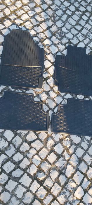 2 tapetes originais Toyota em borracha