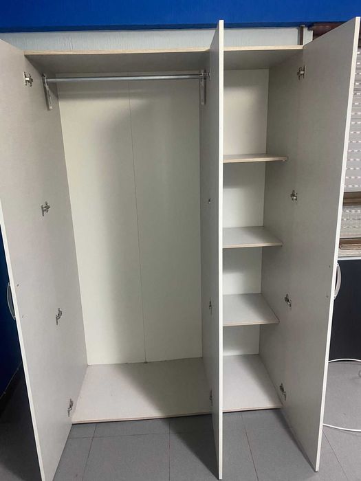 Vendo Guarda Vestidos 3 Portas