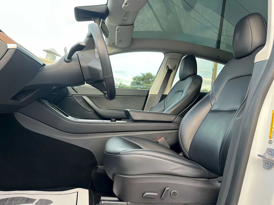 Tesla Model Y      2022