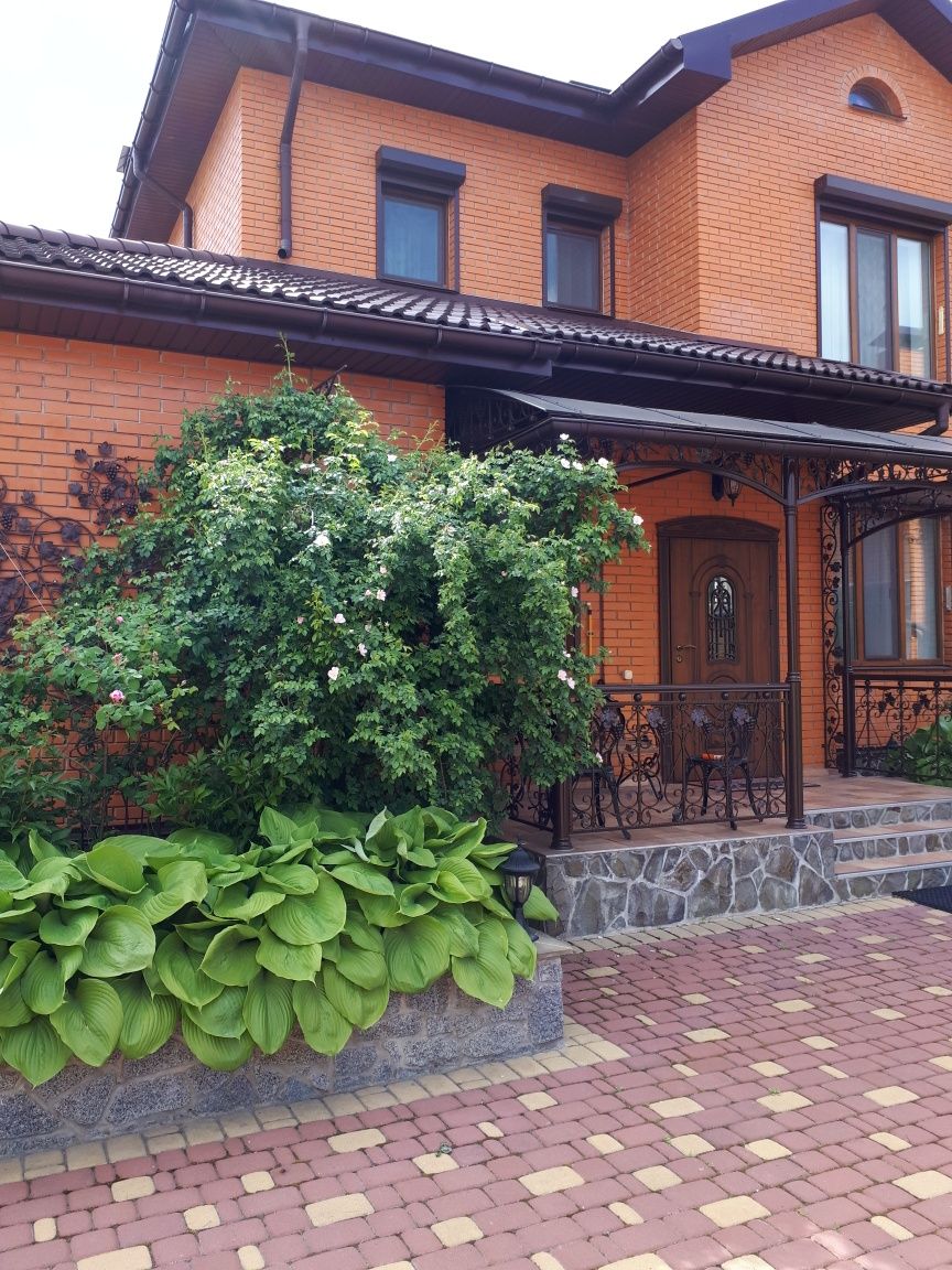 Продається будинок біля Києва