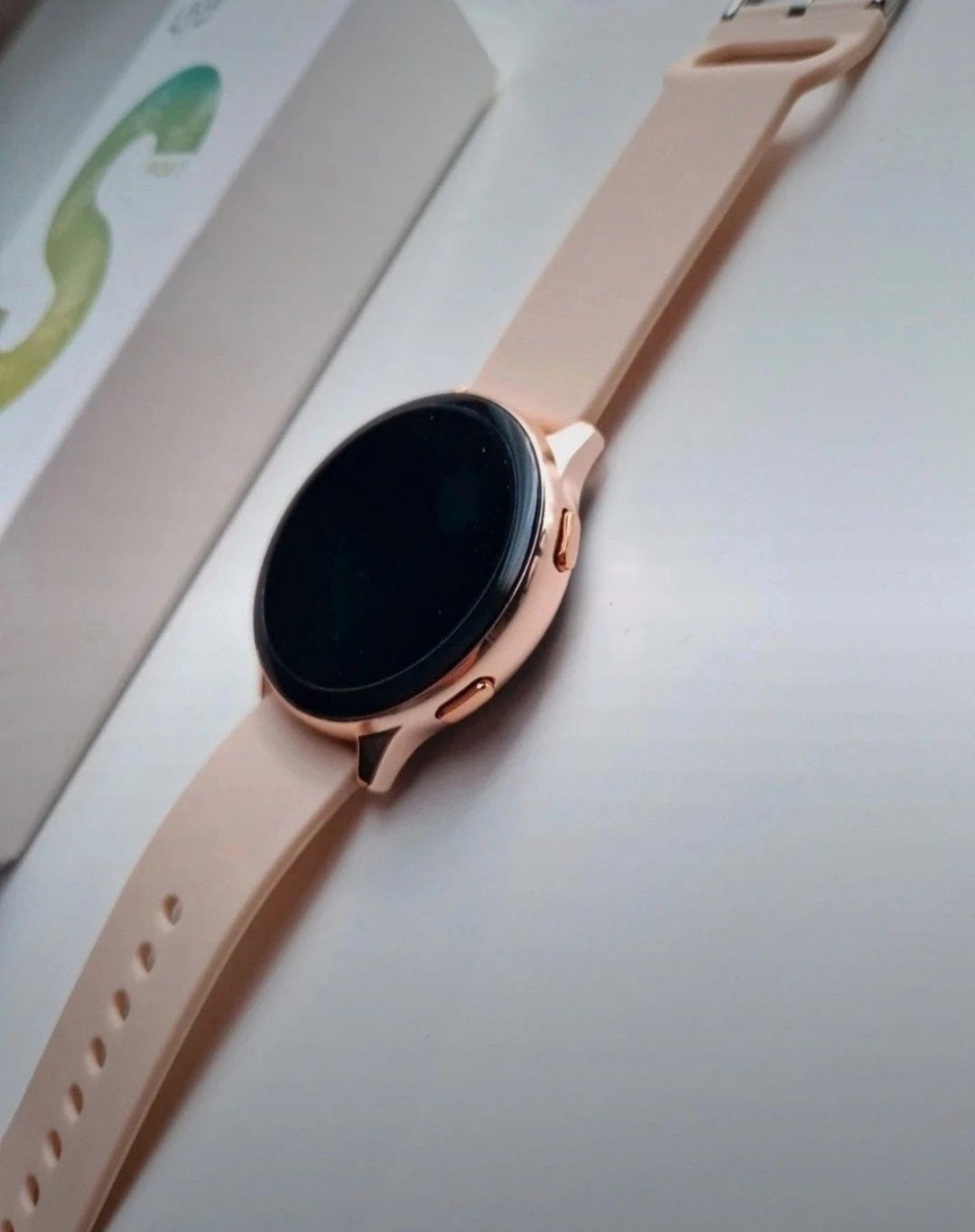 Smartwatch okrągły złoty, pełny komplet