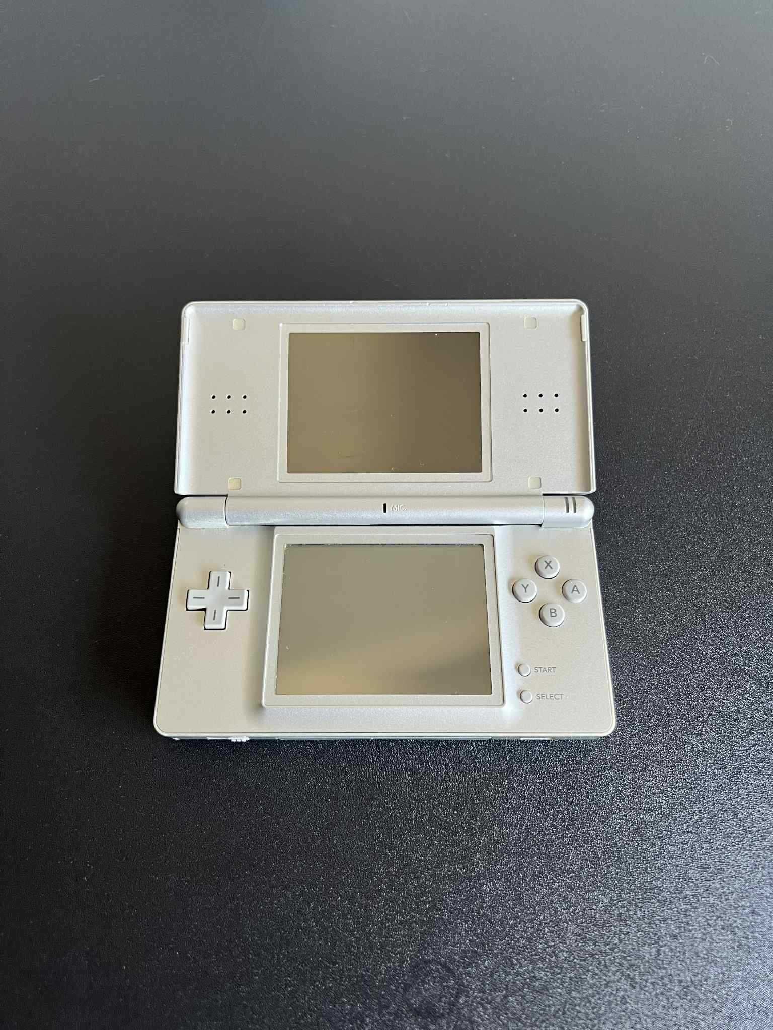 Nintendo DS Lite Cinza com 80+ Jogos