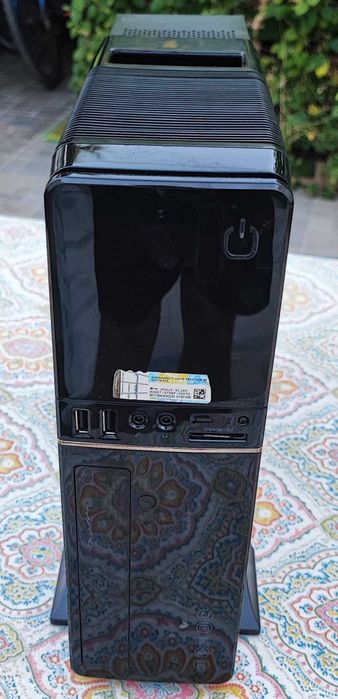 Unyka UK-2007 - Caixa compacta para PC