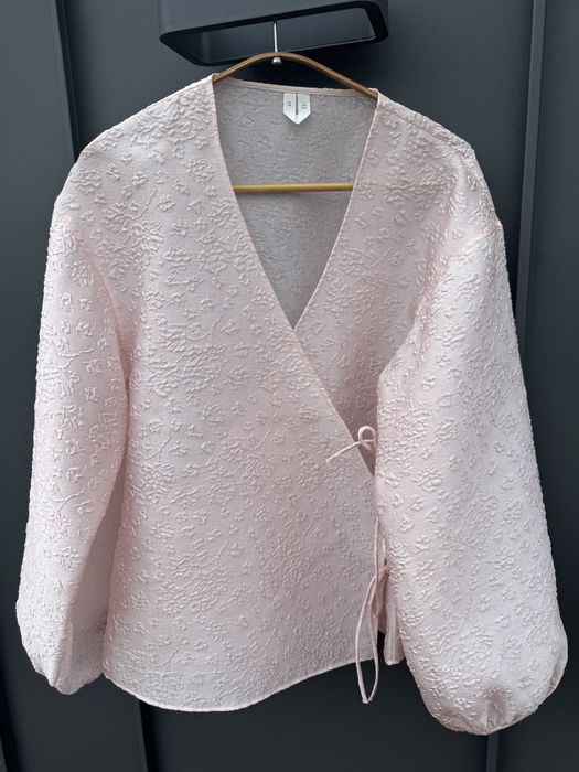 Блуза Arket рожевого кольору (wrap style)