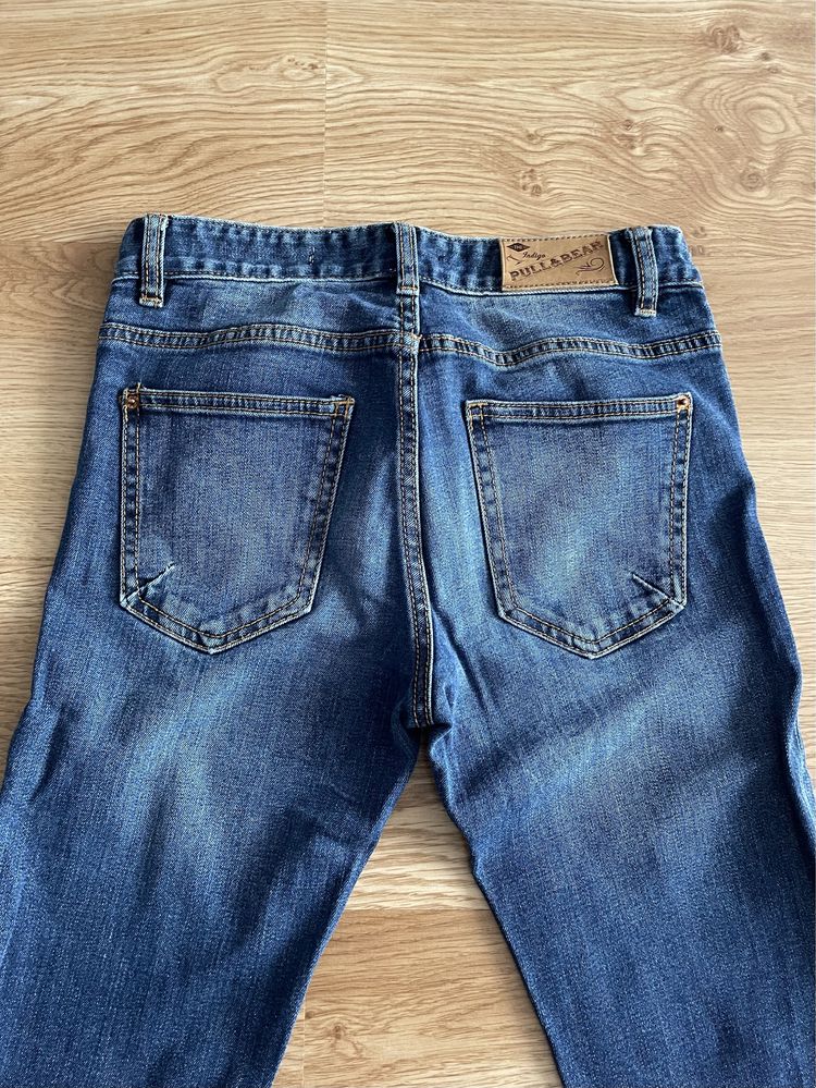 Niebieskie jeansy, moms jeans pull&bear, xxs