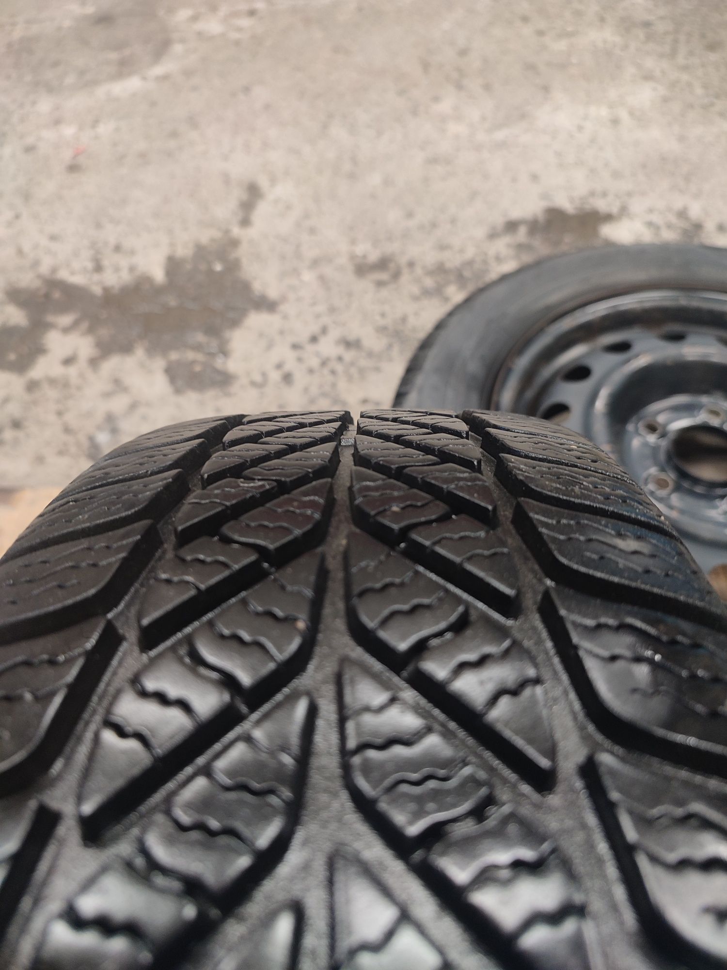 Koła zimowe Kia Dębica Frigo 185/65 R15 z czujnikami TPMS