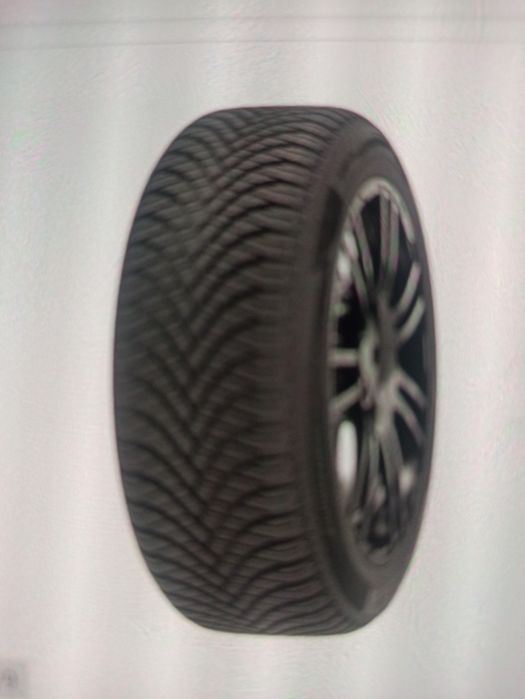Sprzedam  4 opony całoroczne 205/50R17